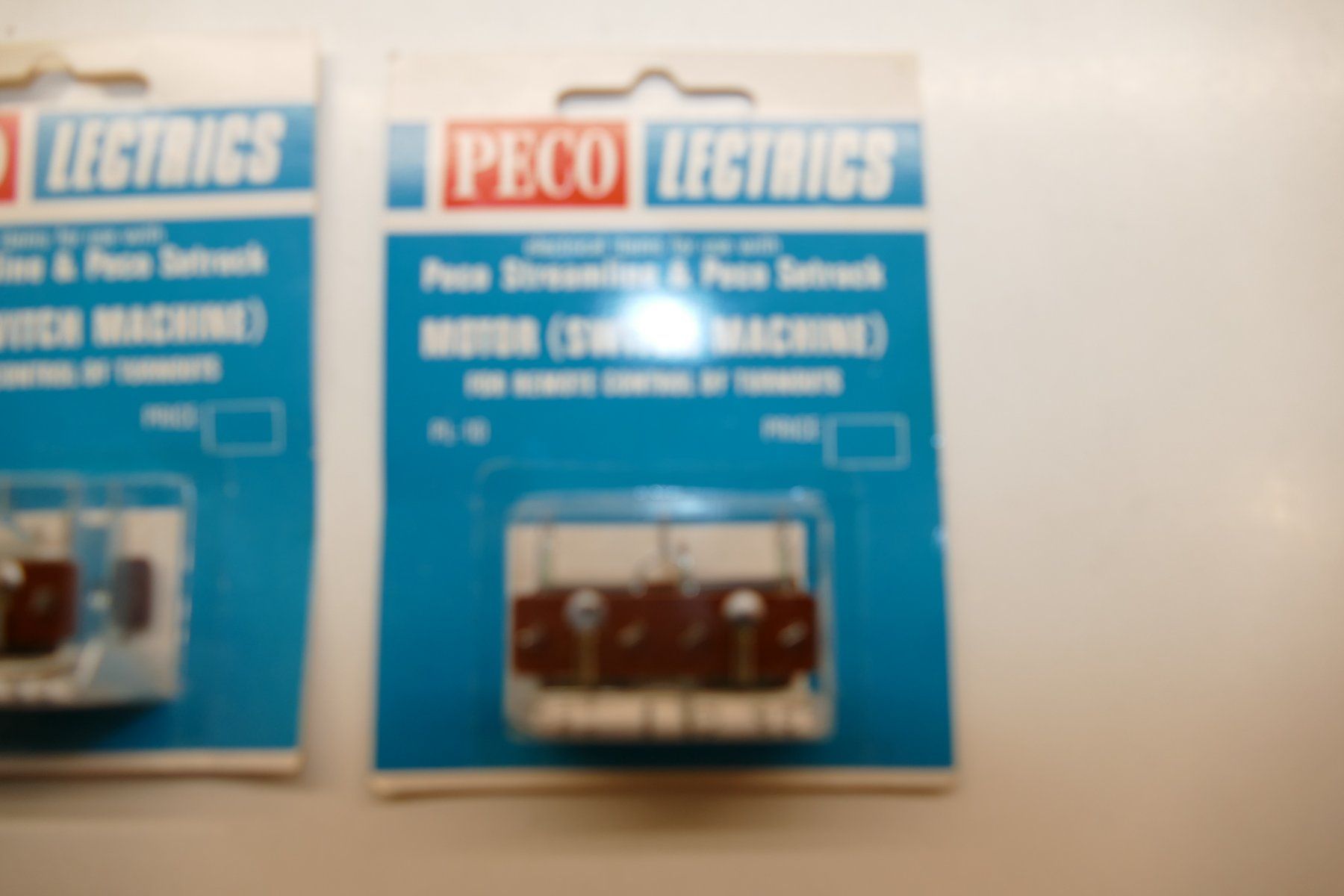 Modellini di ferrovie: Peco Lectrics: 2xMotor (Switch Machine) – Nuovo e nell'imballaggio originale da Niederhasli venduto da rail-duerst 1