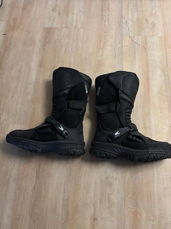 Chaussures femmes: BOTTES FORMA – D'occasion à Collombey par qua_lb8f 2