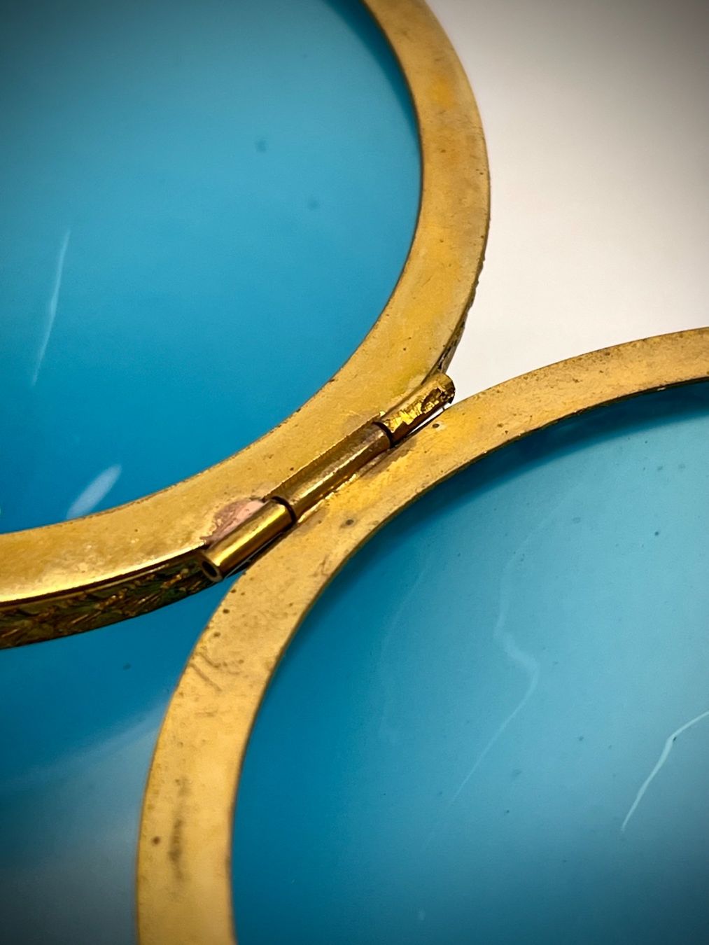 Flaconi: Französisches Opaline‑Glasobjekt mit Ormolu‑Monturen – Usato da Männedorf venduto da MrAnderson 7
