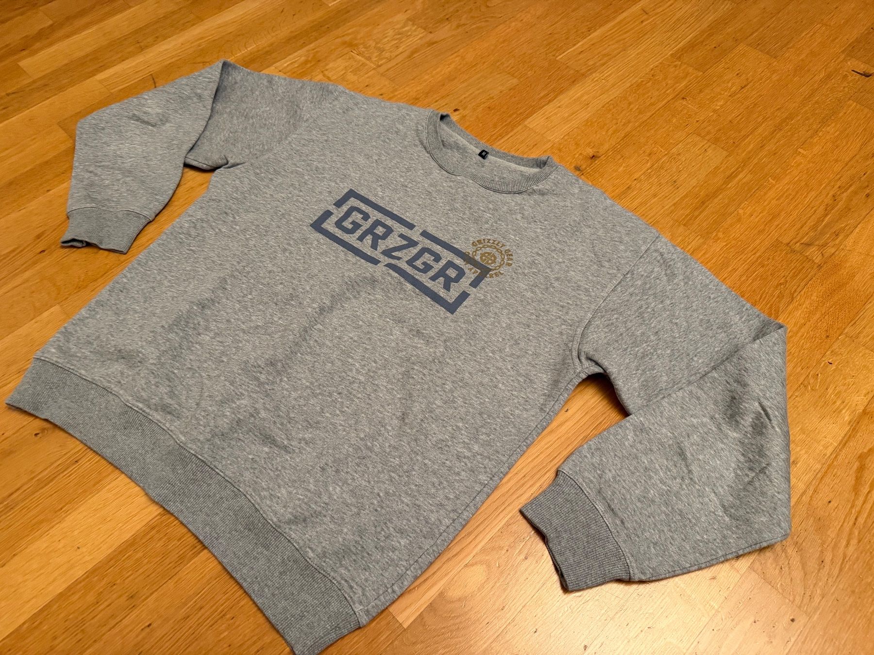 Maglioni & Felpe: Neuer GRZGR Pullover für Knaben Grösse M – Usato da Bettlach venduto da Kvety