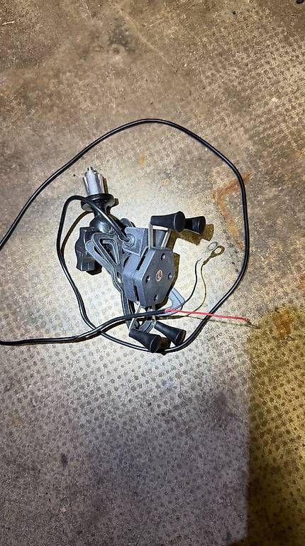 Staffe: Motorrad Handyhalterung USB Ladefunktion – Usato da Basel venduto da Hangman776