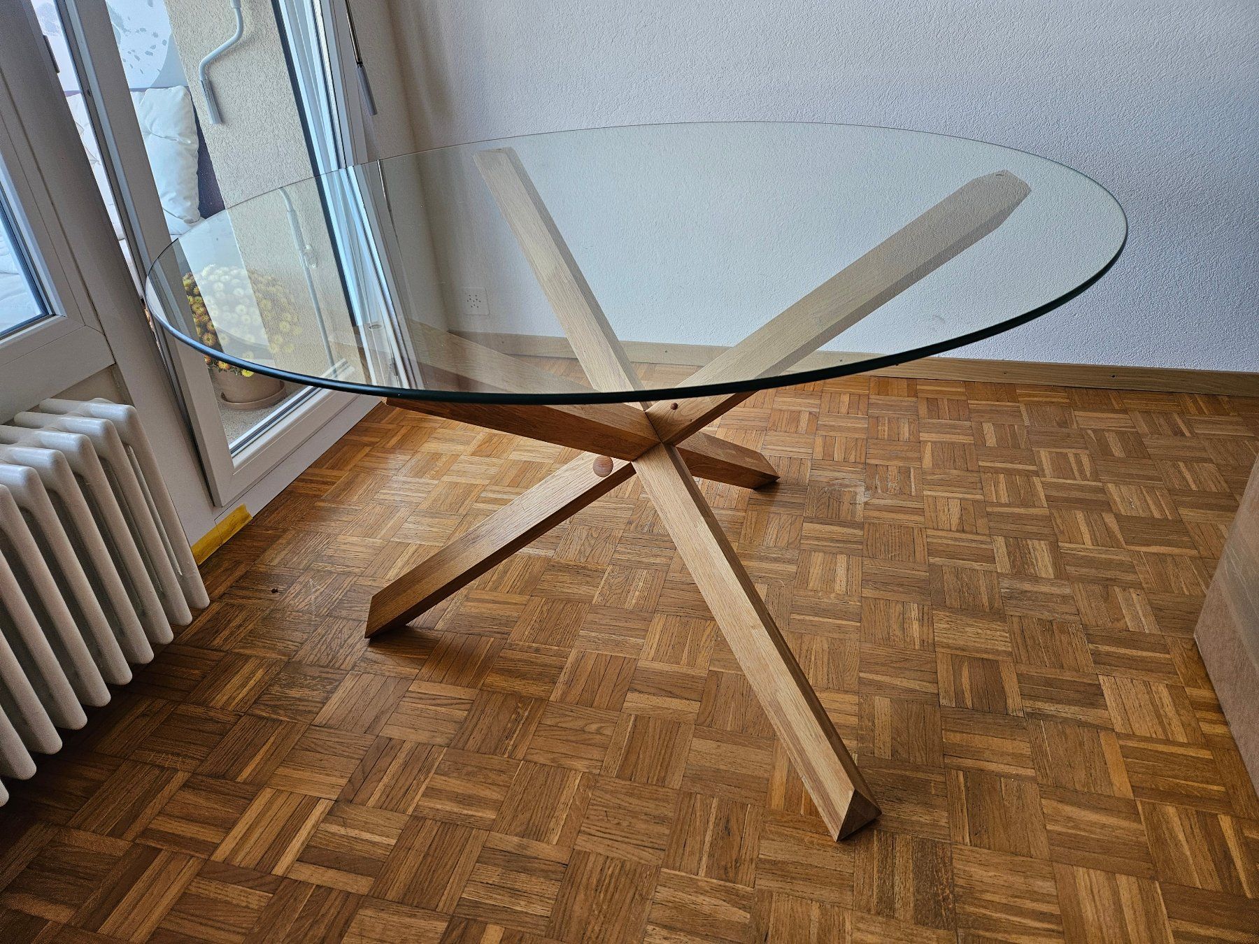Table ronde en verre et bois clair - Bon état! (D'occasion) à La Tour ...
