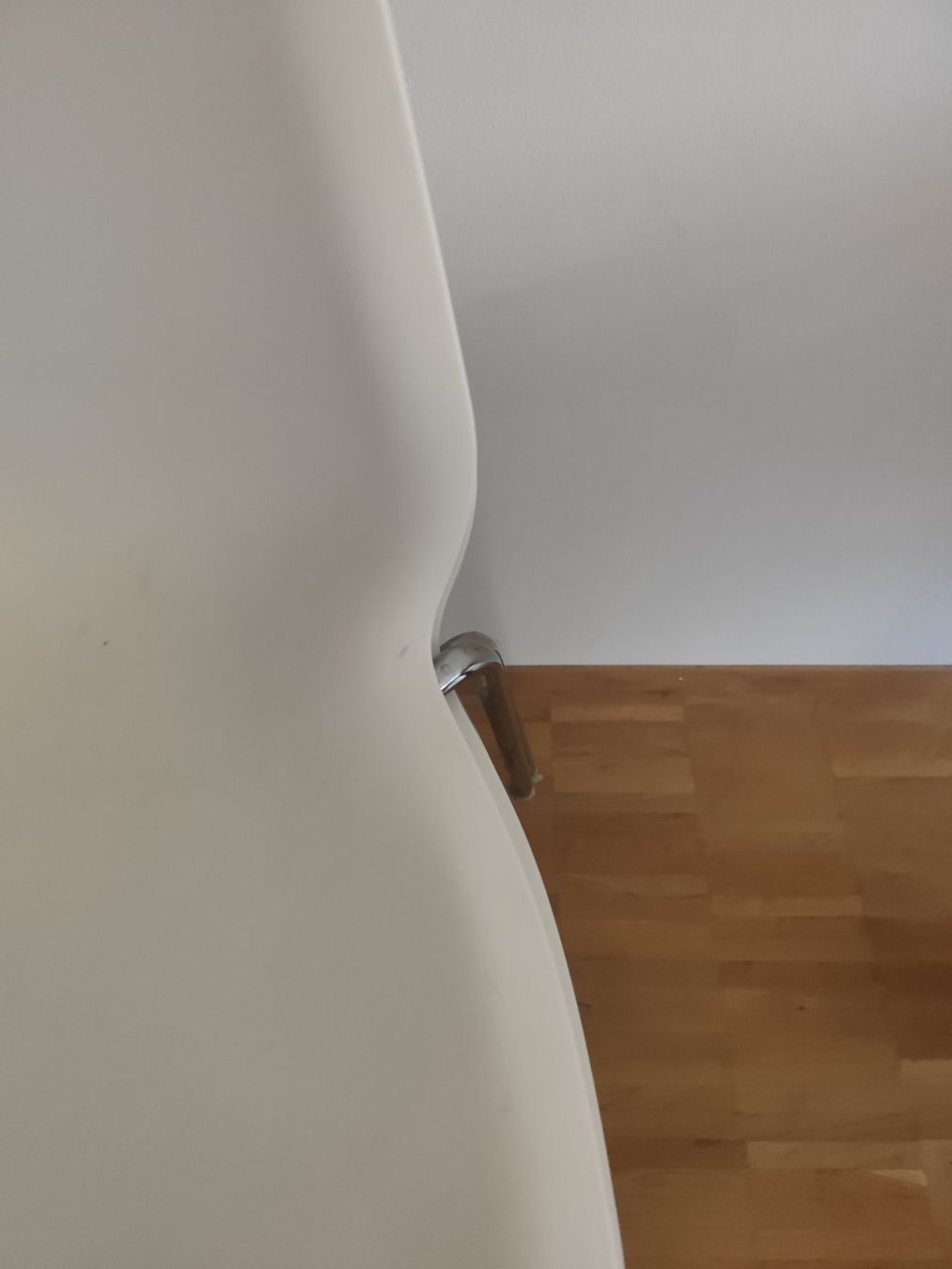Ikea Stühle: Stapelstühle weiss Metallgestell 4 Stck – Gebraucht aus Zürich von Jana_F 4