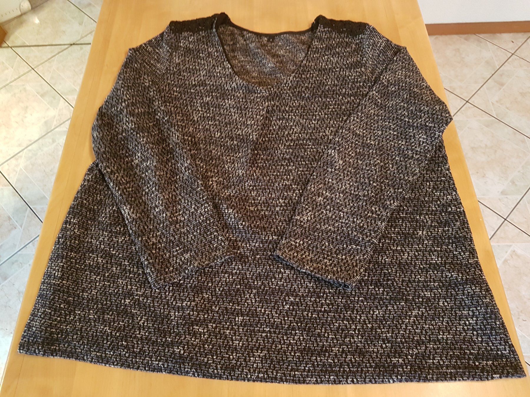 Pullover & Sweatshirts: Pull col en V taille 3 - L – Gebraucht aus Villiers von san_jn5w