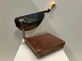 Antike Brotschneide Maschine ab 1.-