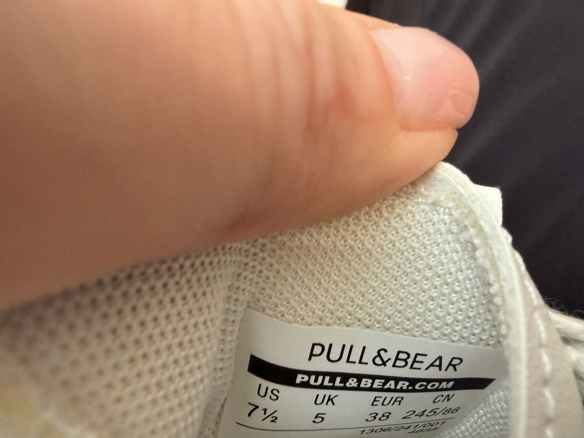Pull&Bear Scarpe da donna: Pull&Bear Sneaker, weiss/schwarz, Gr. 38 – Usato da Männedorf venduto da Dinaquati 1