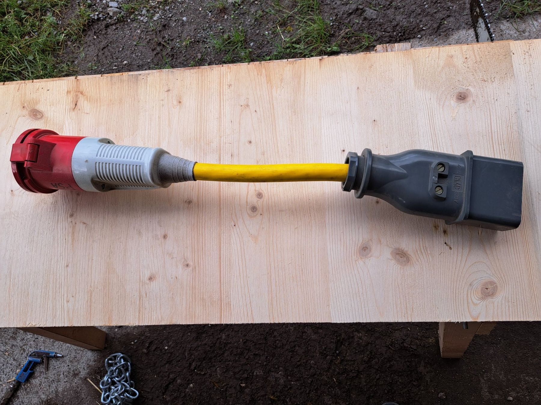 Stecker: Übergangsstecker Strom – Gebraucht aus Ennetmoos von reform100