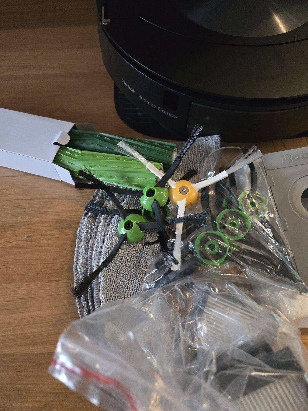 Irobot Aspirapolveri & Accessori: iRobot Roomba Combo j7+  mit zubehör – Usato da Greifensee venduto da seat88 6