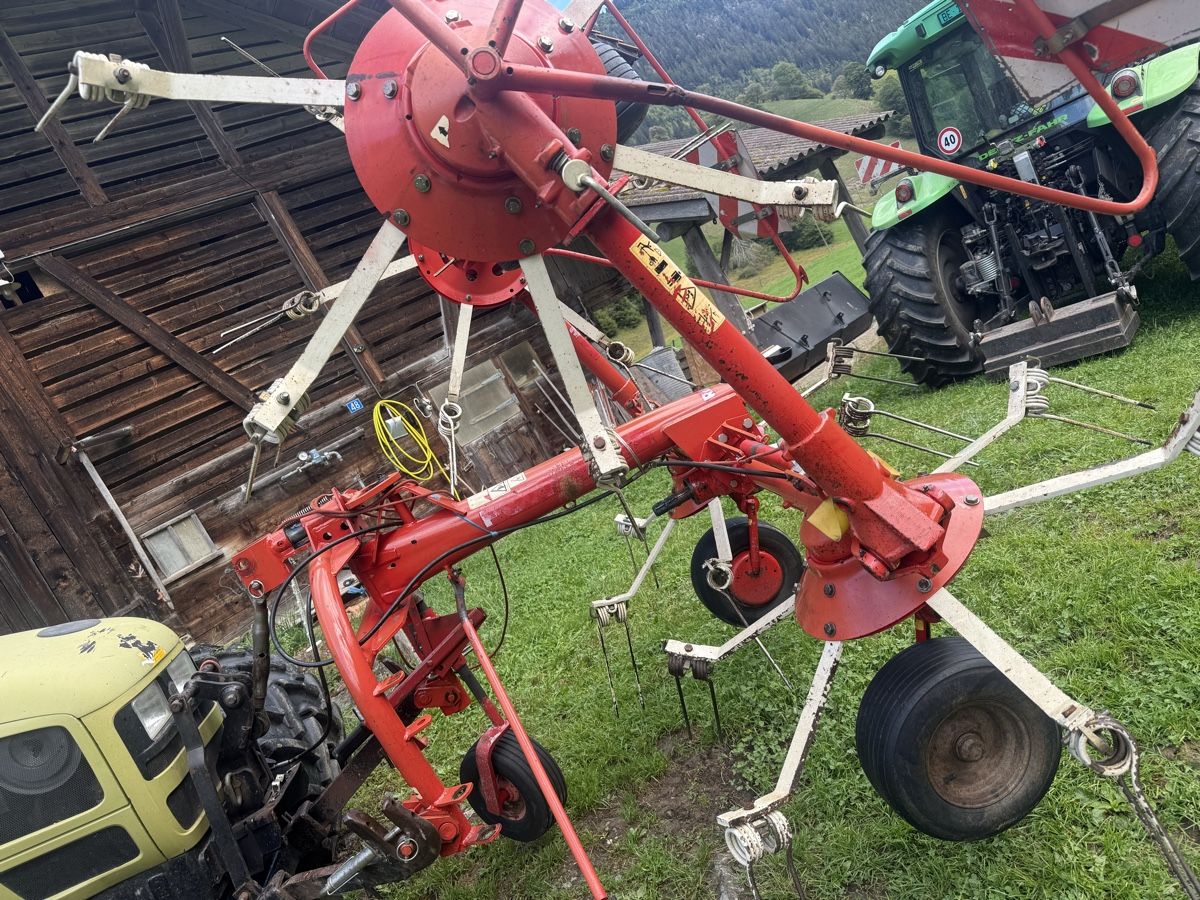 Rapid Tutte le macchine: Kreiselheuer Pöttinger – Usato da Zwischenflüh venduto da tunzi96 1