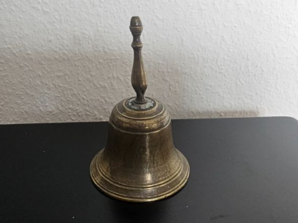 Campanacci mucche: Messing Tisch- / Hand Glocke - Vintage – Usato da Pfäffikon ZH venduto da eric0113 1