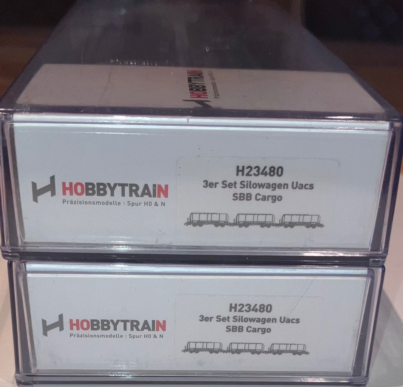 Hobbytrain Modellini di ferrovie: 2x  UACS "SBB Cargo" 3er Set Silowagen von Hobbytrain – Nuovo e nell'imballaggio originale da Dompierre VD venduto da immorentes 2