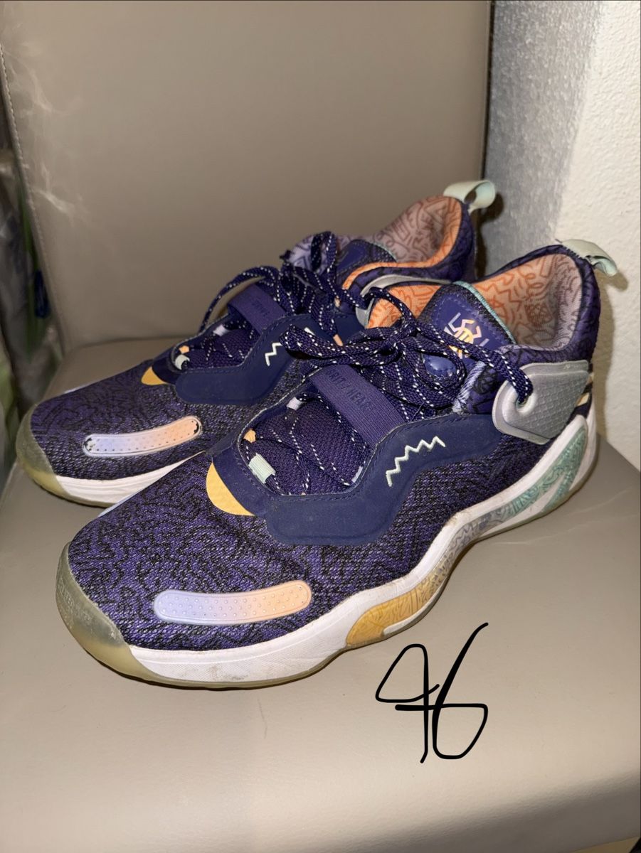 Herrenschuhe: Basketballschuhe don issue 5 – Gebraucht aus Aarburg von mat_fb6n