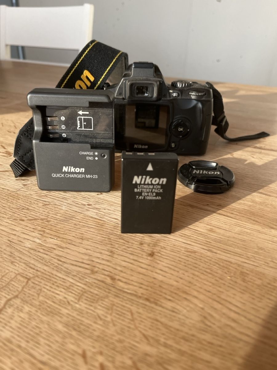 Nikon Fotocamera: Nikon D40x digitale Spiegelreflexkamera mit Objektiv – Usato da Birsfelden venduto da Ric8do 3