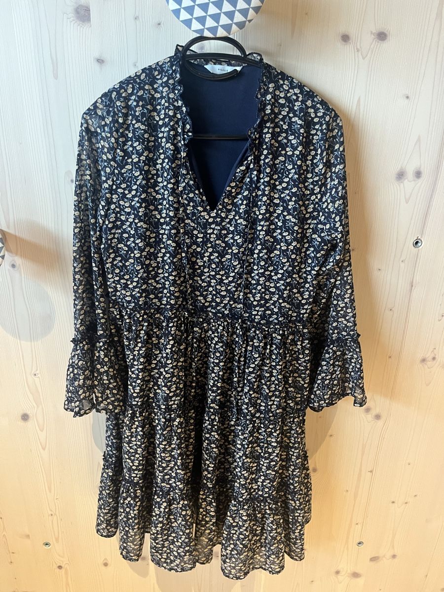 Kleider: Hübsches Kleid – Gebraucht aus Inwil von LouHu
