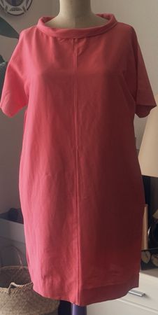 Chic Coral Shift Dress - Perfect for Summer Fun!