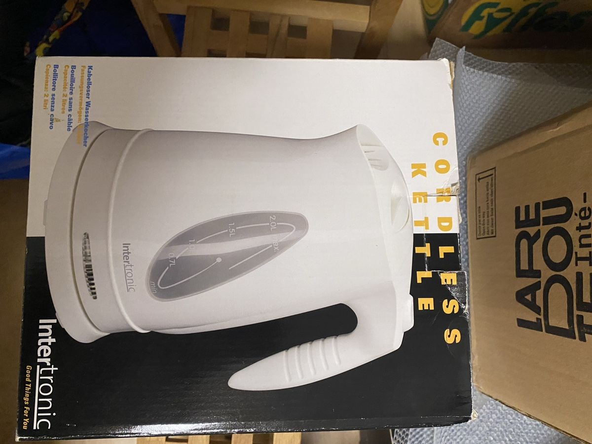 Bollitori: Intertronic Wasserkocher 2 Liter – Usato da Uetikon am See venduto da Fatushfatush