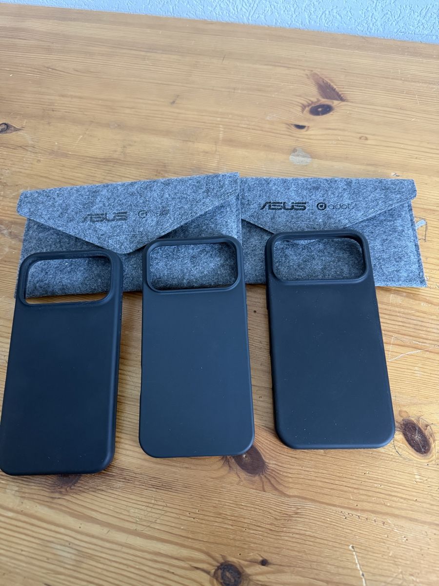 Apple Cover & Protezioni schermo: Lot de coques 3x IPhone 17 pro Max  – Nuovo e nell'imballaggio originale da La Chaux-de-Fonds venduto da CGL_watches16y 1