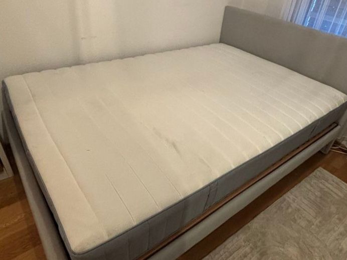 Ikea Matelas: Ikea Matratz Valeväg 140x200 – D'occasion à Zug par Deks 1