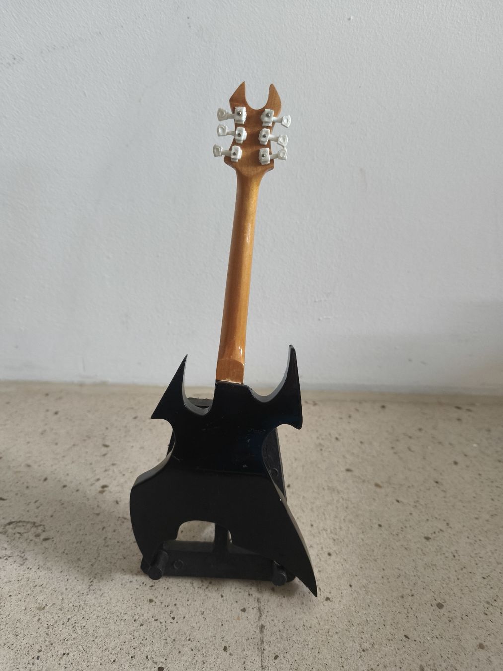 Musikinstrumente: B.C. Rich Beast Miniatur Gitarren Modell – Gebraucht aus Zürich von Mai_zt9c 1