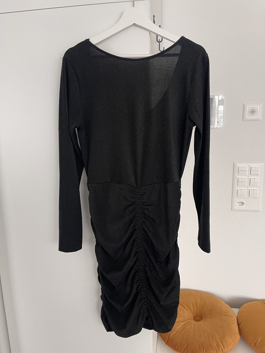 H&M Kleider: Stretch-Kleid mit Raffungen in Glitzeroptik – Gebraucht aus Zürich von mel_87ct