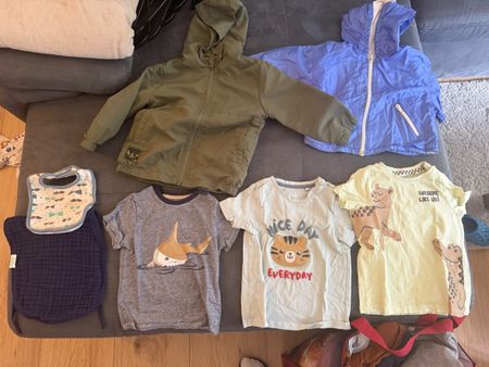 Kinderbekleidung Grösse 68-80 Jäckchen Shirt Hosen Lätzchen