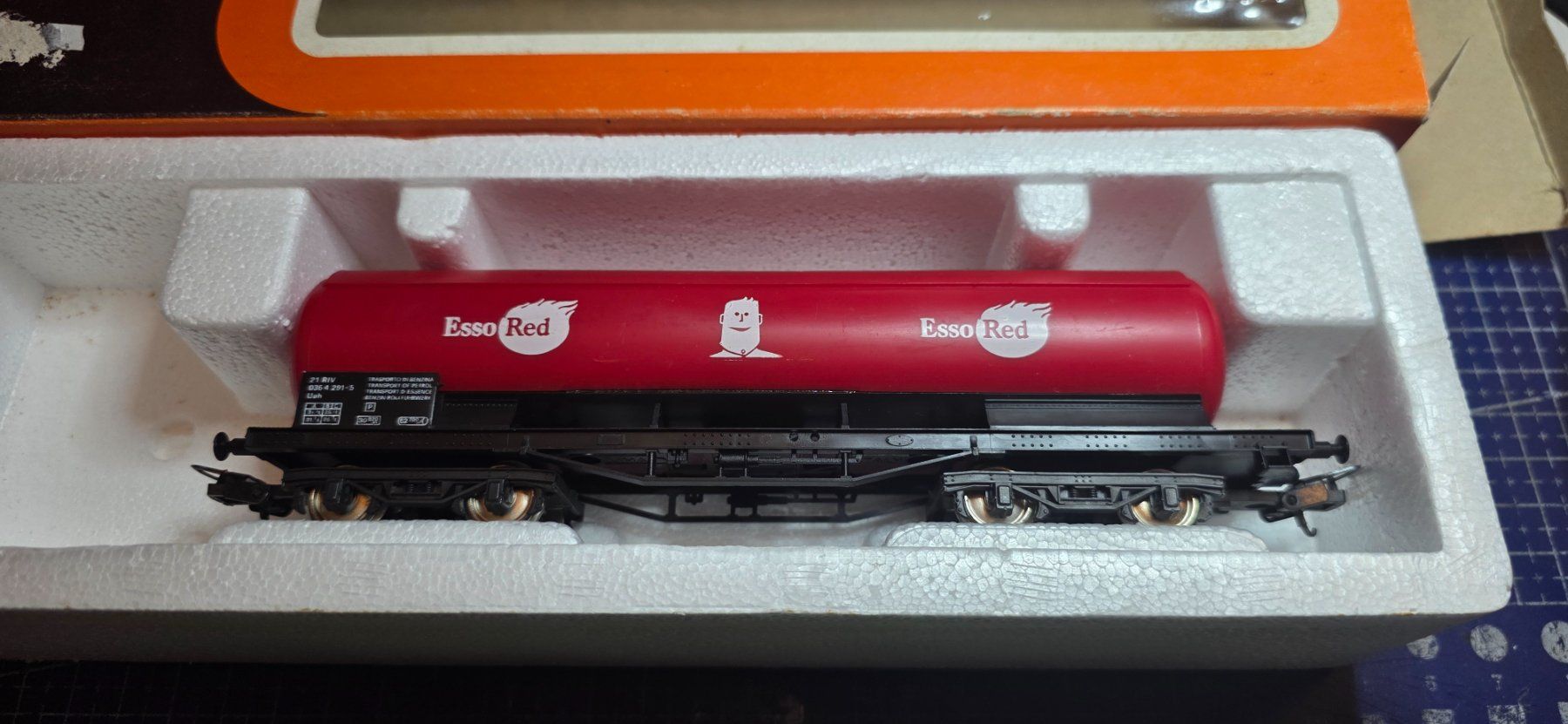 Lima Modellini di ferrovie: Lima HO Esso Red Kesselwagen – Usato da Hochfelden venduto da Danizh0 1