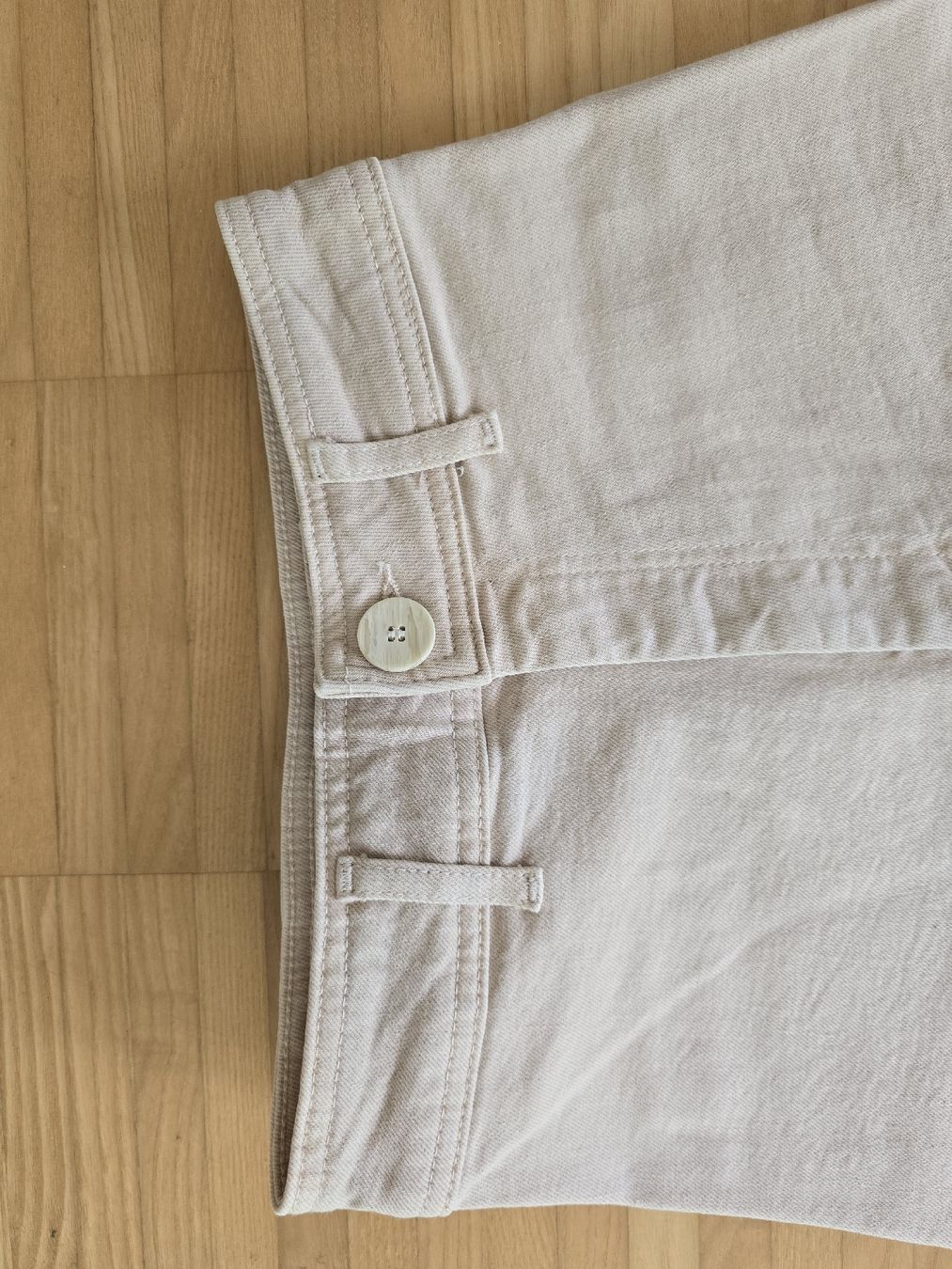 Pantaloni: Trendige, beige Hose, ungetragen, elastisch, Grösse 32 – Nuovo (secondo la descrizione) da St. Gallen venduto da A.W.128 1