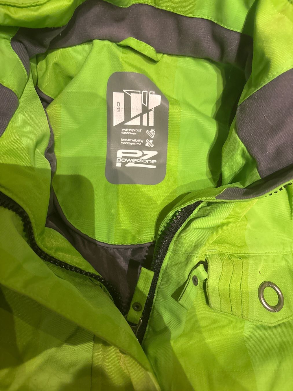 Giacche & Cappotti: Grüne Winterjacke Powerzone Gr. 140 – Usato da Andwil SG venduto da schmei 2