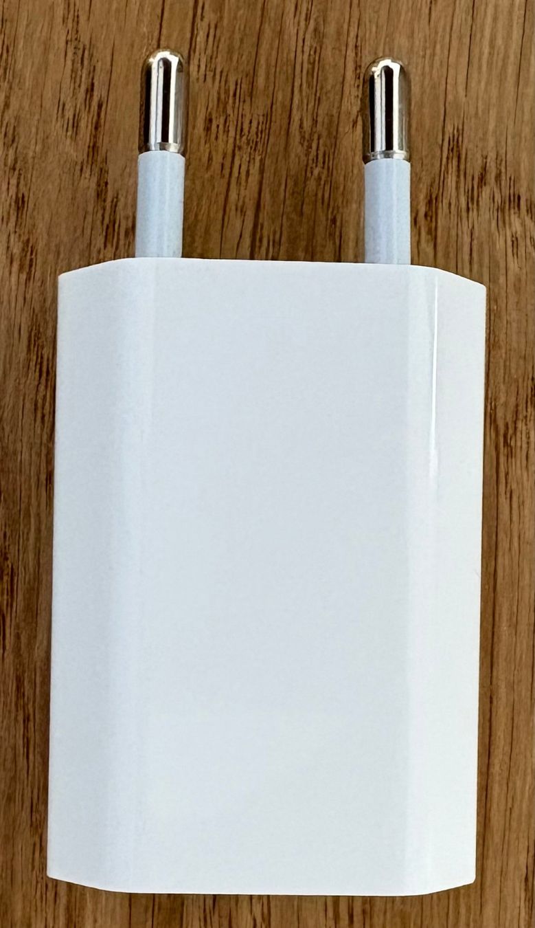 Apple Unità & Adattatore: Apple USB Ladeadapter 5 W – Usato da Zürich venduto da Gaikokujin 1