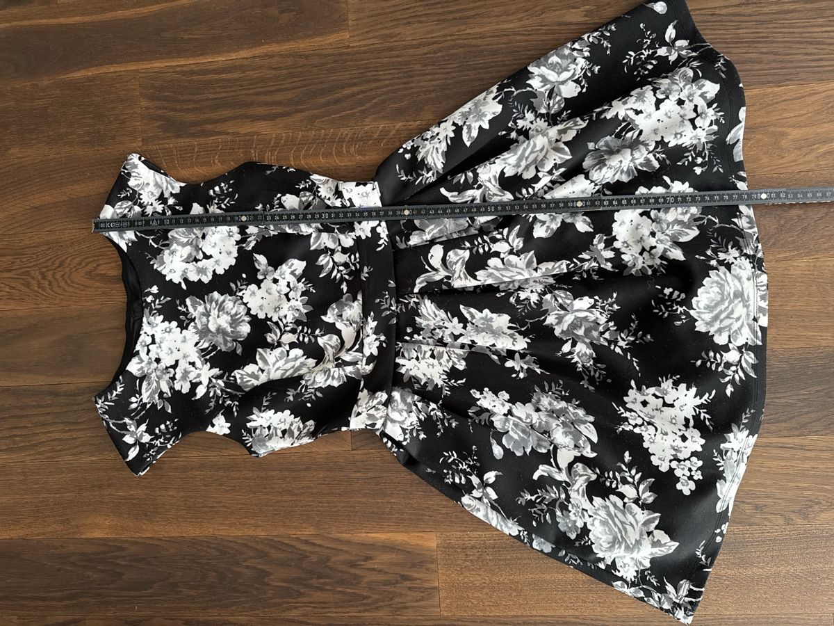 Vestiti & Gonne: Elegantes Kleid mit Blumenmuster, Gr. 34/S – Usato da HORGEN venduto da vladibarca10 5