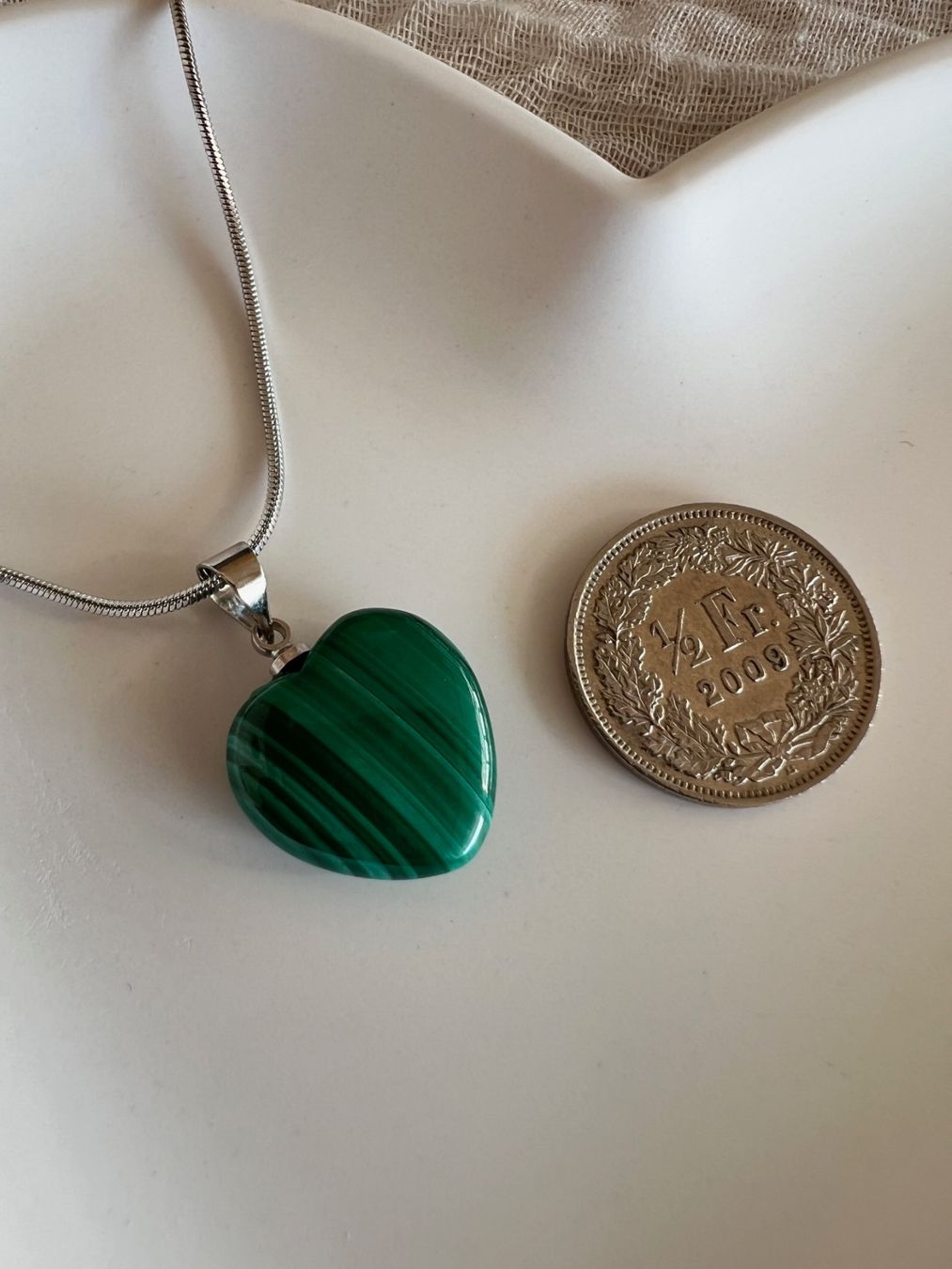 Ciondoli: Pendentif coeur en malachite – Nuovo e nell'imballaggio originale da Pully venduto da sunaddict 1