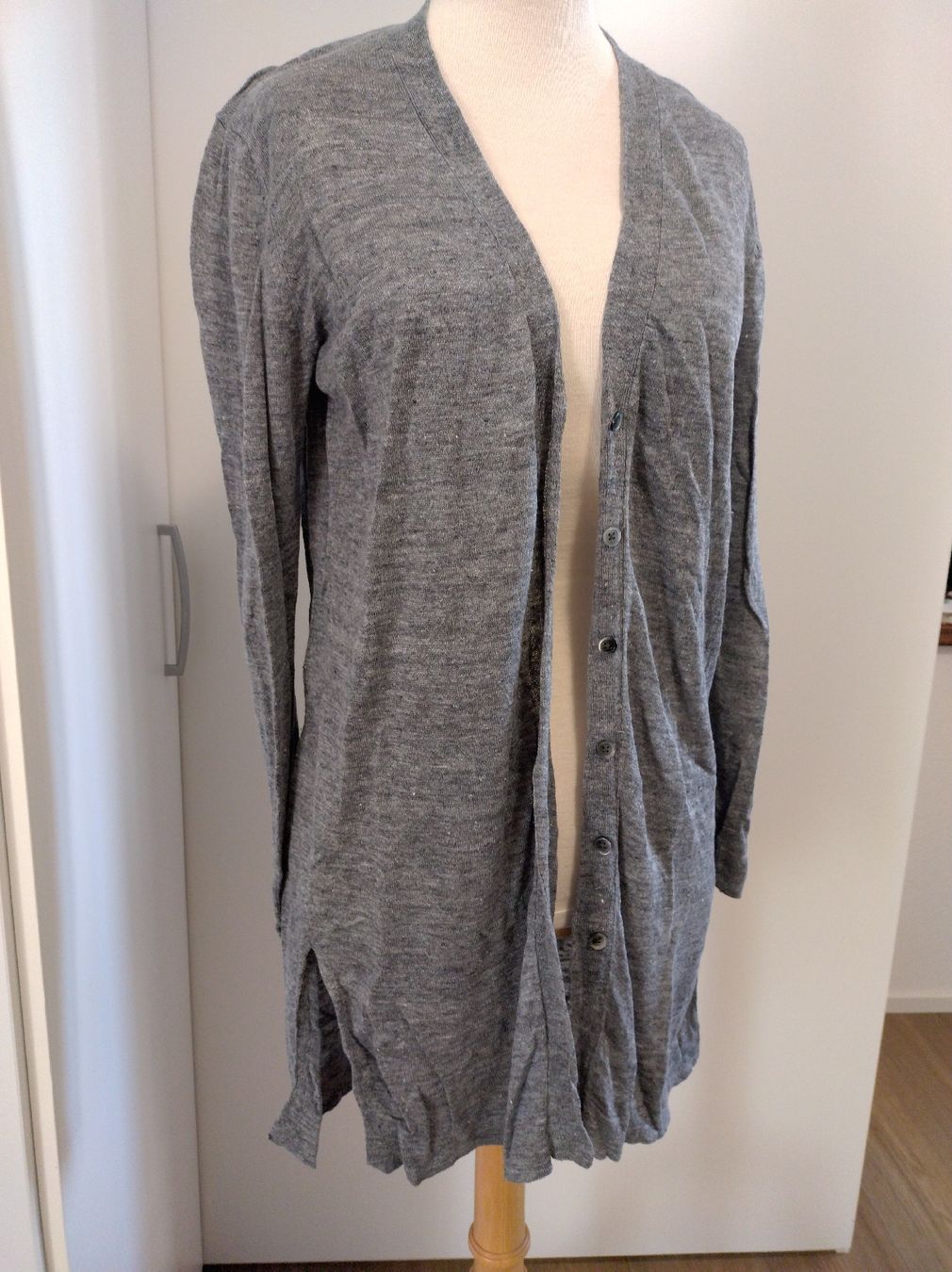 Jacken: Edle Strickjacke aus Leinen, Grösse S, grau – Gebraucht aus Siebnen von greenpingu 1
