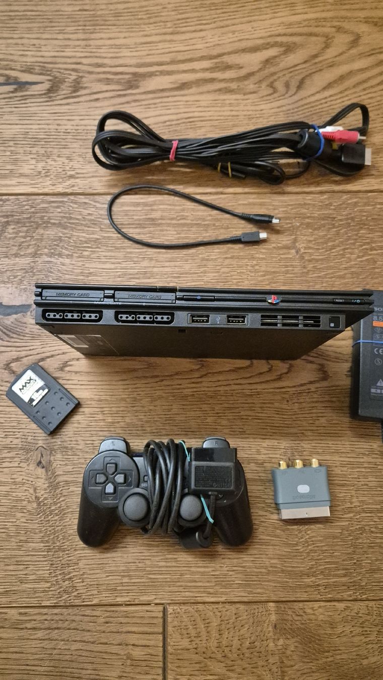 Sony Console: Sony PlayStation 2 Konsole mit 1 Controller und Zubehör – Usato da Busswil TG venduto da one123 1