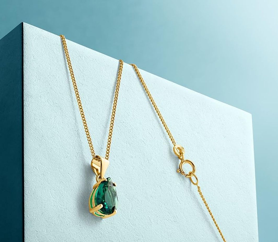 Catenine: Smaragd und echtes Gold Halskette – Nuovo e nell'imballaggio originale da Hemmental venduto da BlingBling1