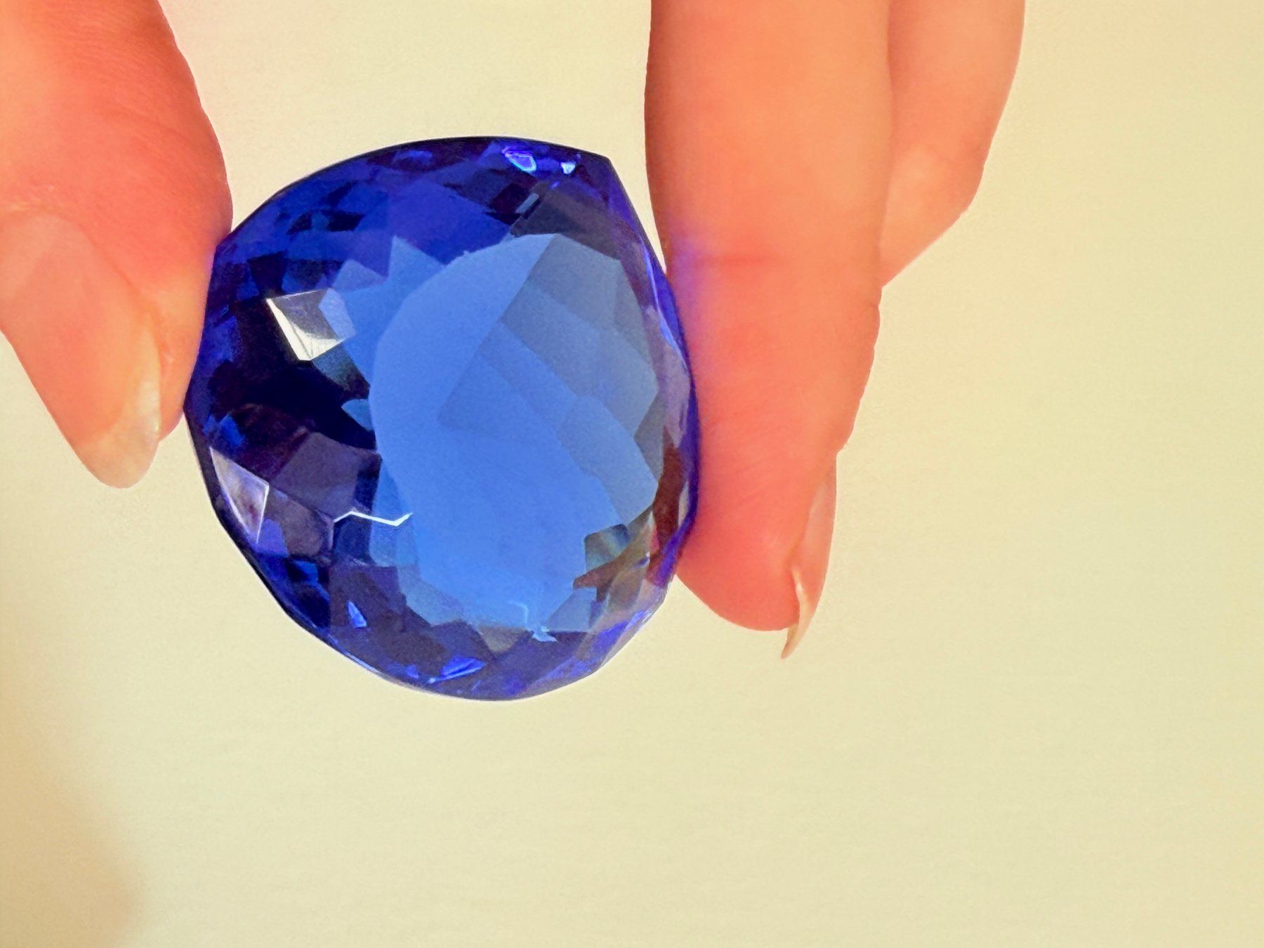 Edelsteine: Certified 170.05 Ct – Neu und originalverpackt aus Genève von AWWA 2