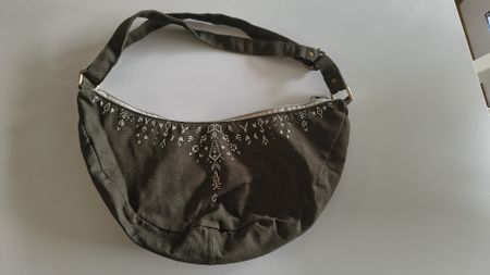 Tasche dunkelgrün mit Muster neuwertig
