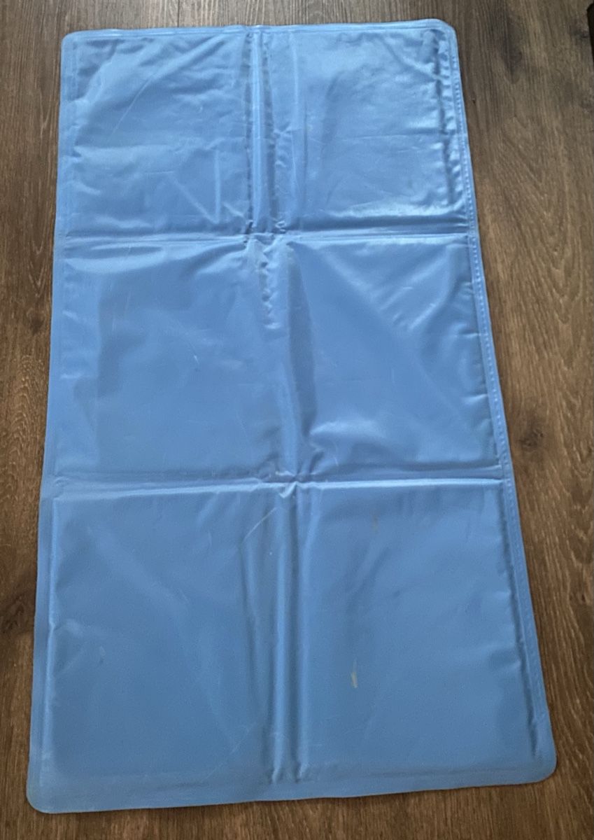Liege- & Schlafplätze: Zoofari Kühlematte 50 x 89 cm – Gebraucht aus Oftringen von Nessaja86