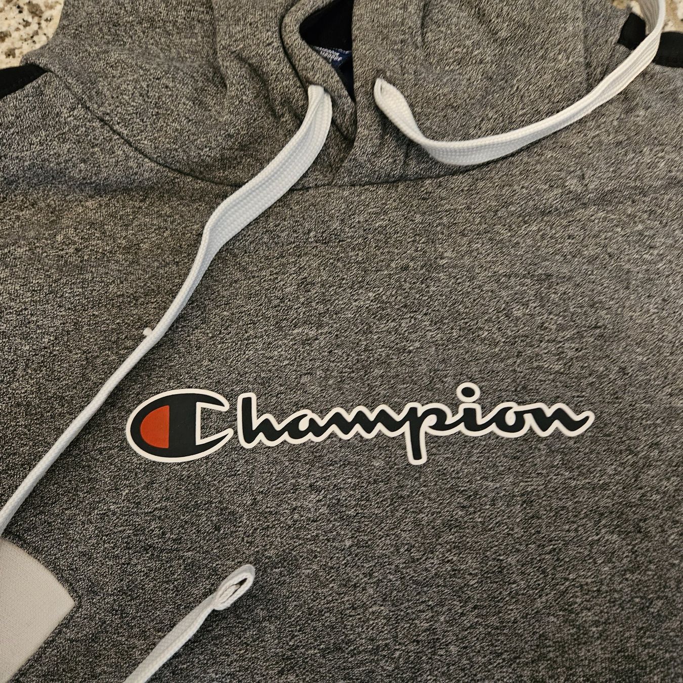 Champion Maglioni & Felpe: Champion Kapuzenpullover Hoodie Gr. M /176 – Usato da Embrach venduto da Lilly2021 2