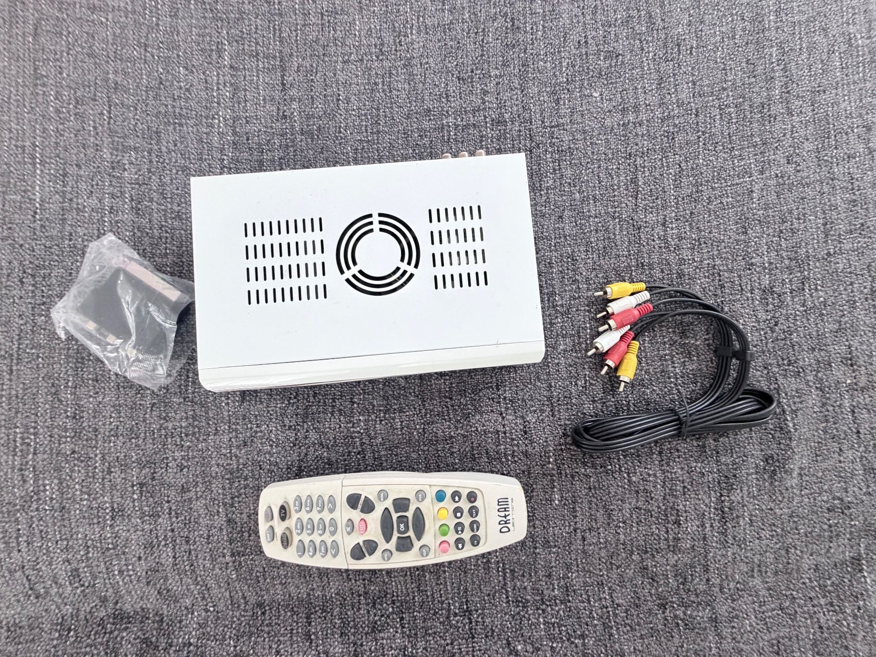 Ricevitori: Dreambox DM800 HD PVR Satelliten Receiver Linux HDTV DVB-S2 – Usato da Bäretswil venduto da Virgen 3