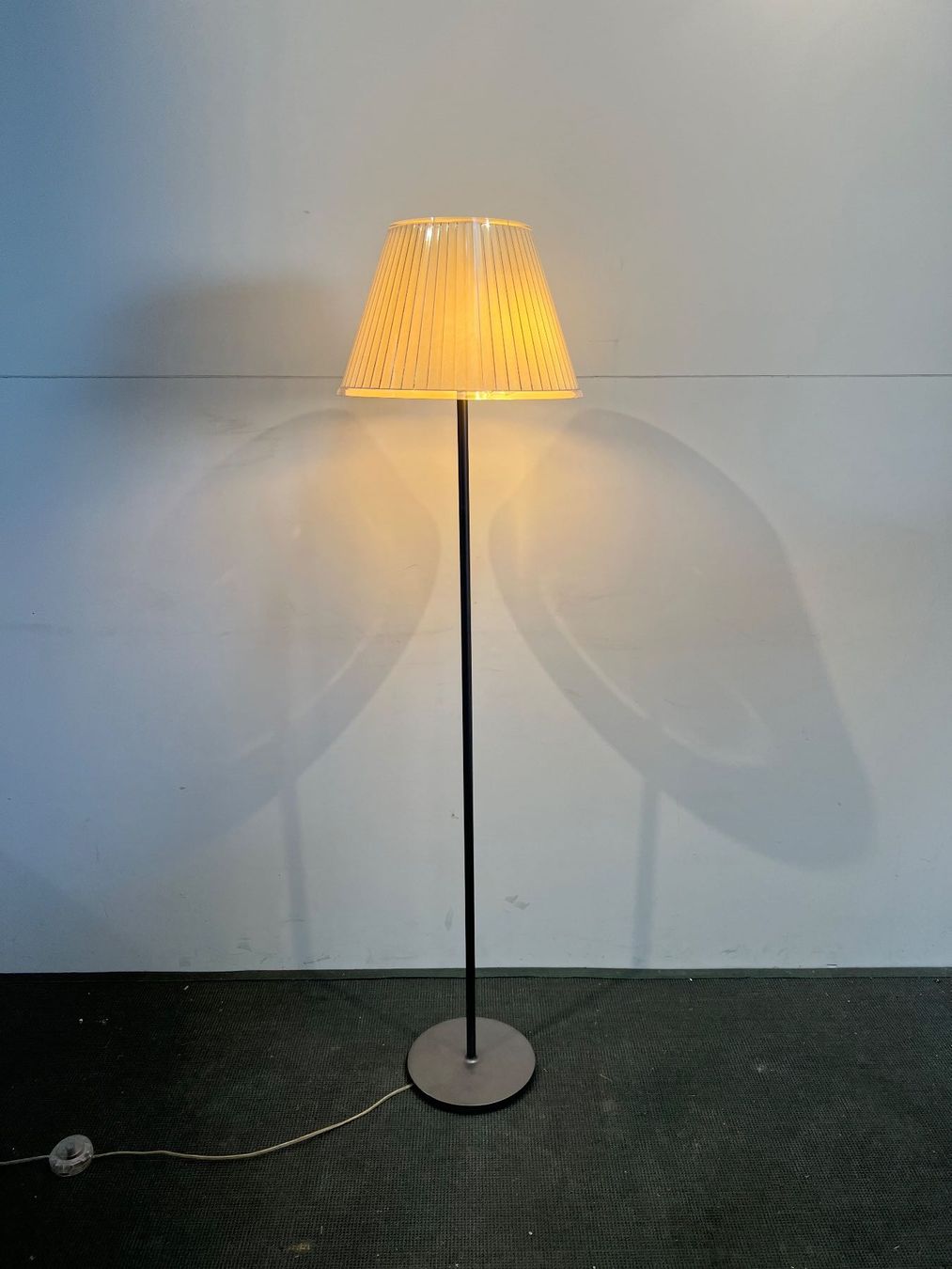Artemide Lampade: 036 ARTEMIDE Choose Designerstehleuchte – Usato da Wangen an der Aare venduto da TBYN