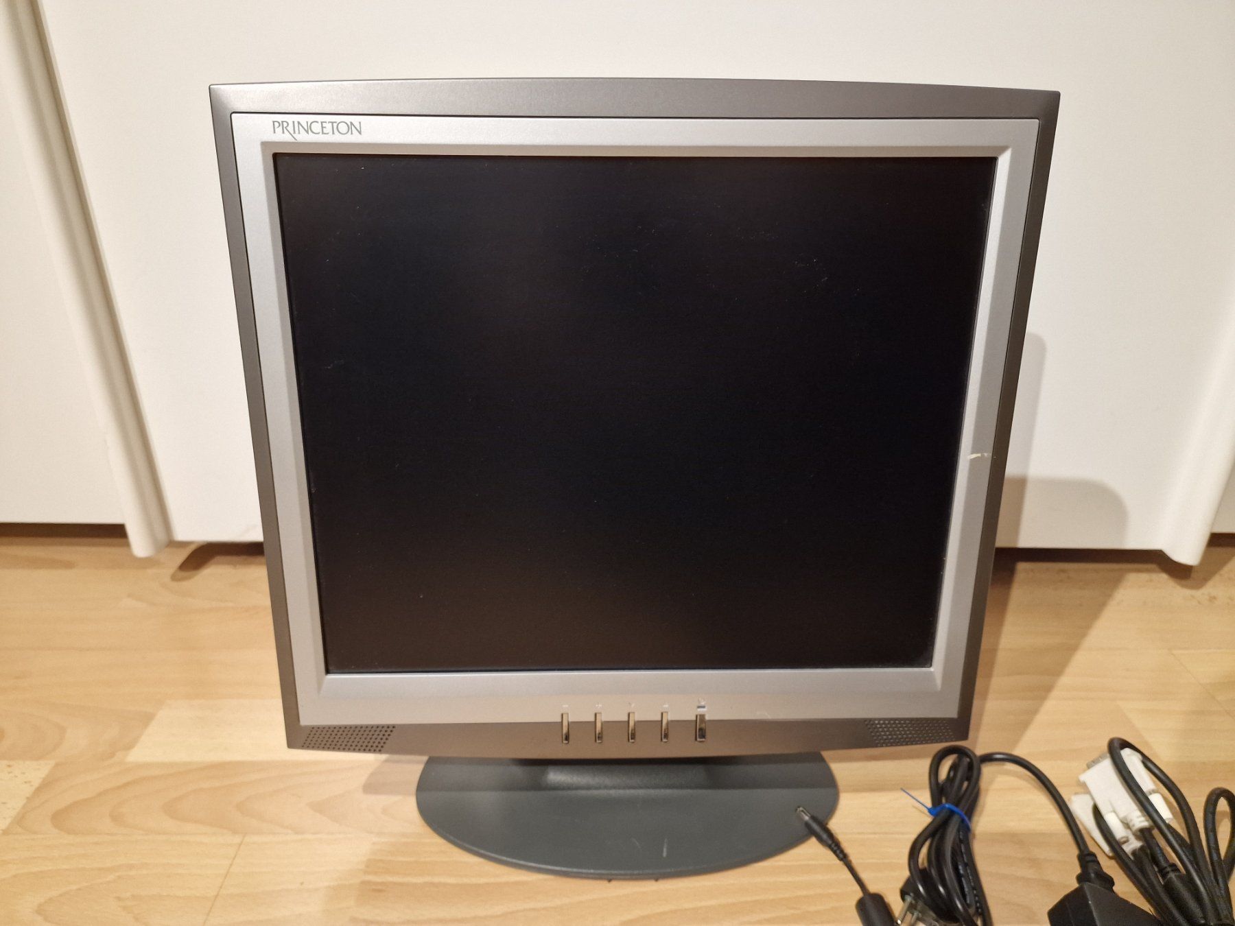 Monitor: Princeton P19MS, 19'' TFT Bildschirm – Usato da Buchrain venduto da Sssschaller 2