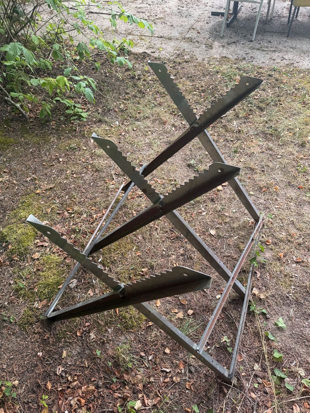 Chevalets: Chevalet de Sciage / Holzsägebock mézal Metall – D'occasion à Fribourg par J334455