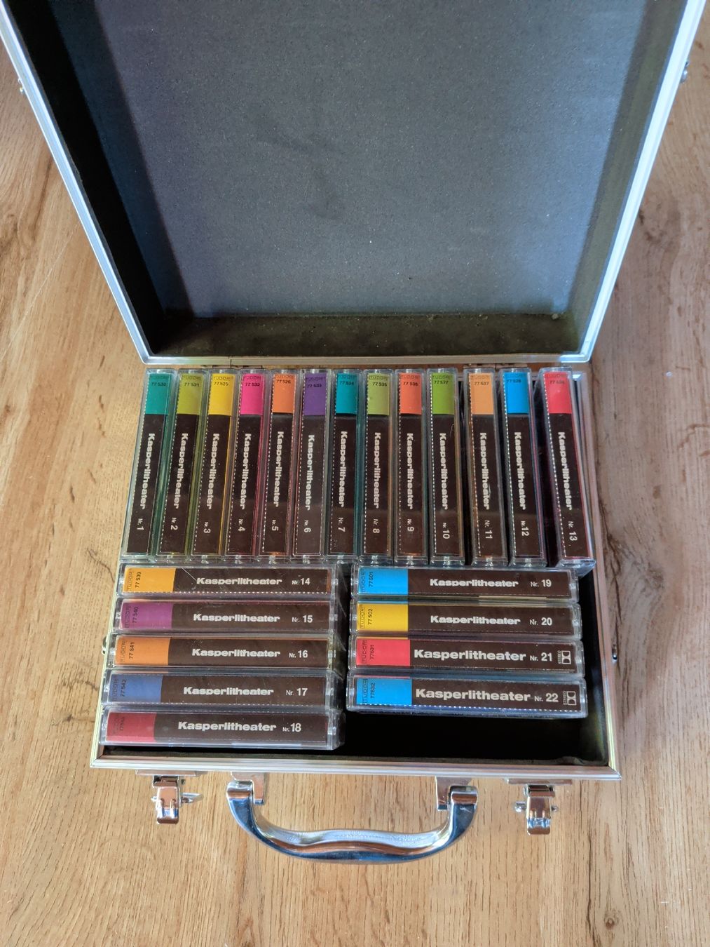 Musicassette: Kasperlitheater Kasetten komplettes packet – Usato da Escholzmatt venduto da mic_9mn6 1