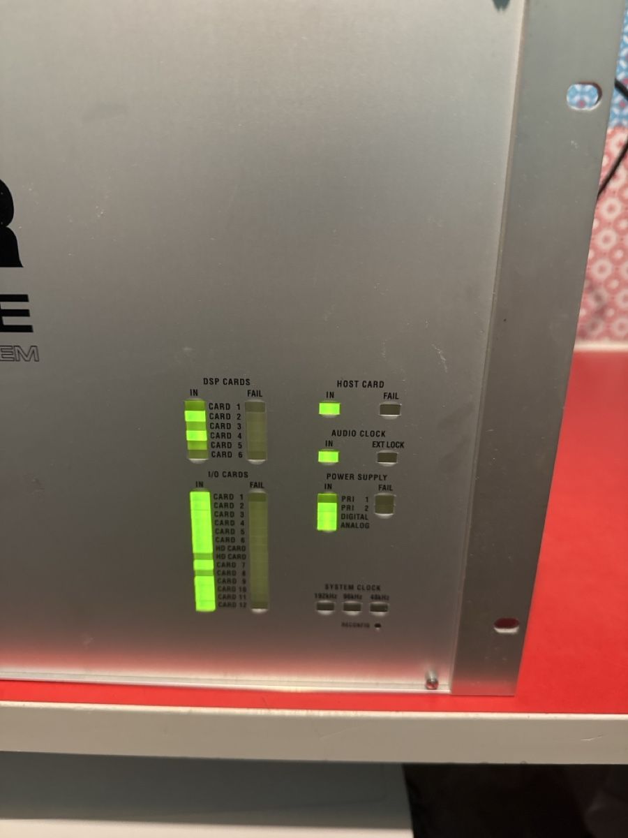 Attrezzatura per studi di registrazione: Studer Compact SCore – Voll bestücktes Digital Audio Process – Usato da Luzern venduto da JAYJAY-LEMMING