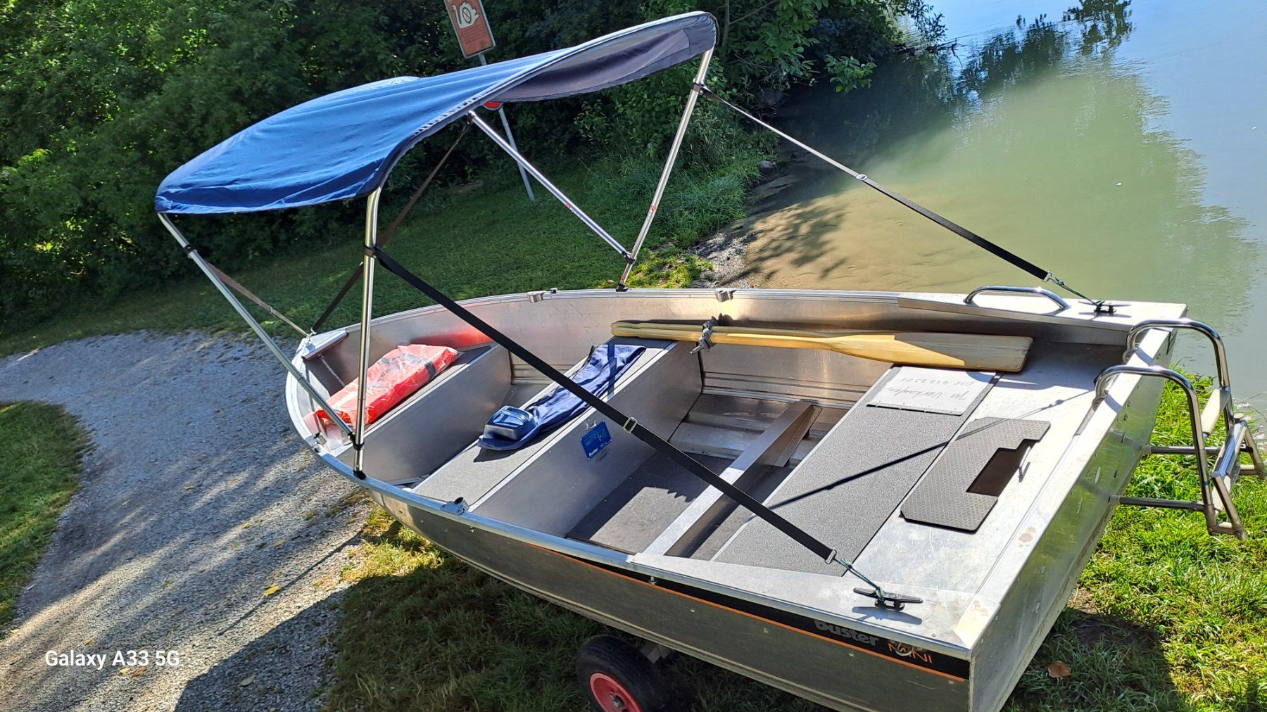 Buster Barche: Motorboot / Fischerboot, aus Alu mit Slipwagen und Biminitop – Usato da Hinterkappelen venduto da 33-6 3