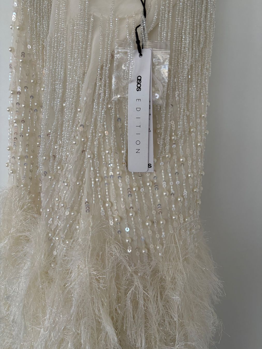 Kleider: NEW white sequin feather dress – Neu und originalverpackt aus Pratteln von nad_b9cx 2