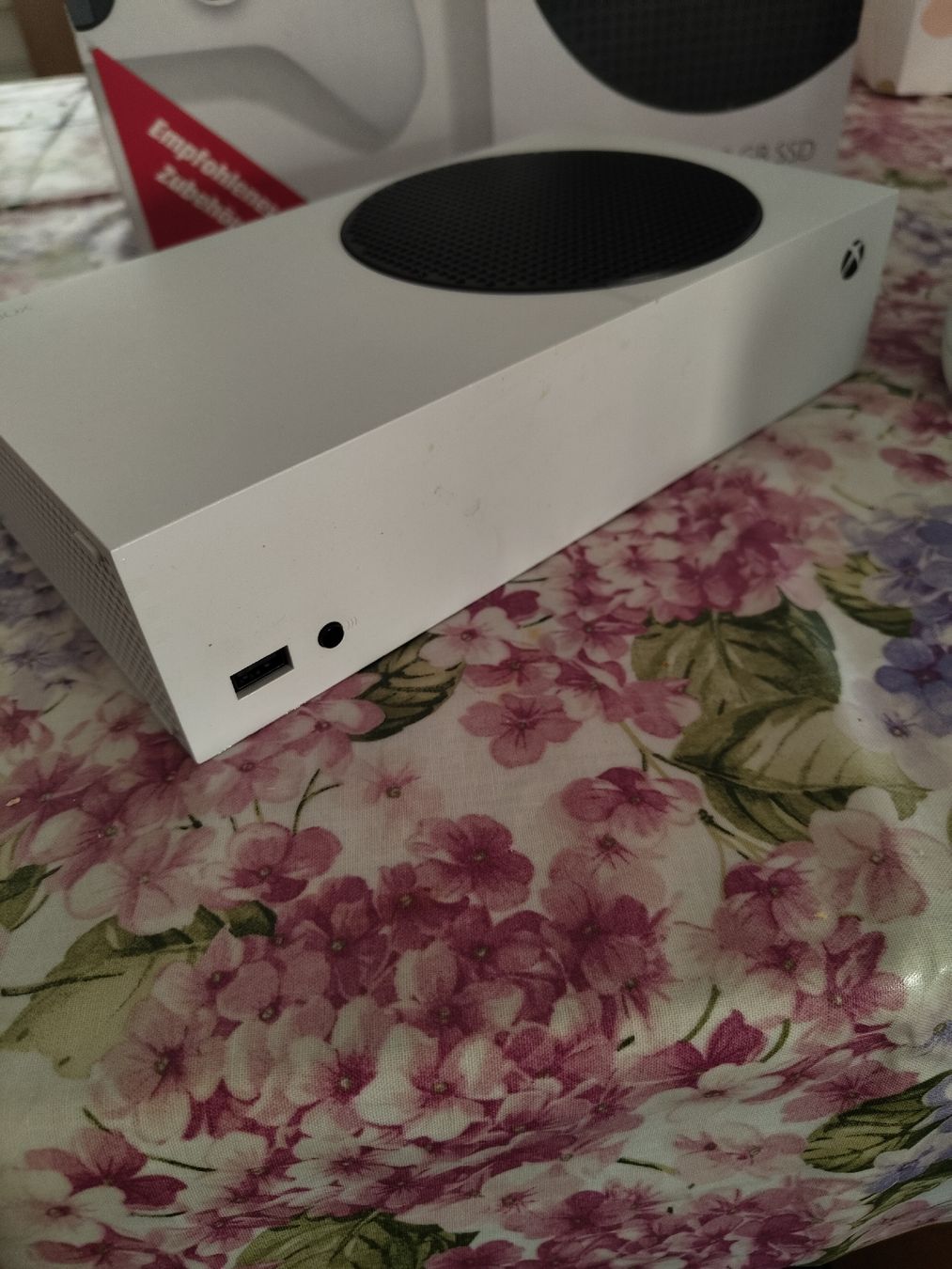 Microsoft Console: Console Xbox Series S blanc avec manette – Usato da Court venduto da Chronoss 3