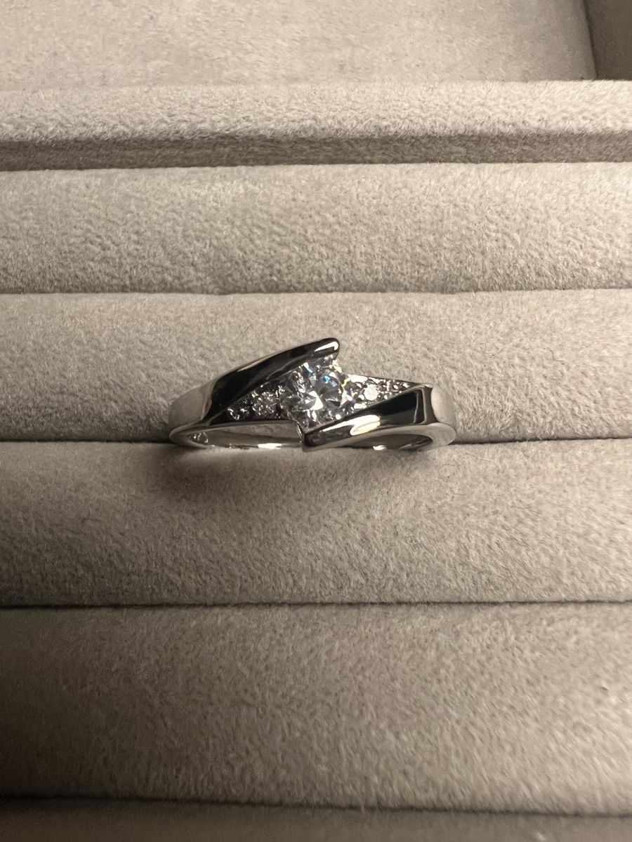 Ringe: Ring Solitär – Gebraucht aus Ebertswil von Aayra