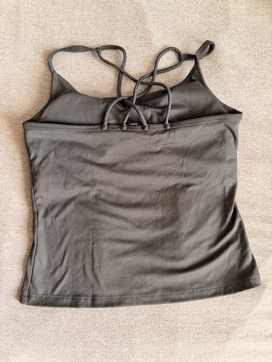 Top: Schwarzes Top mit integriertem Bh – Usato da Unterentfelden venduto da ame_tf2n 2