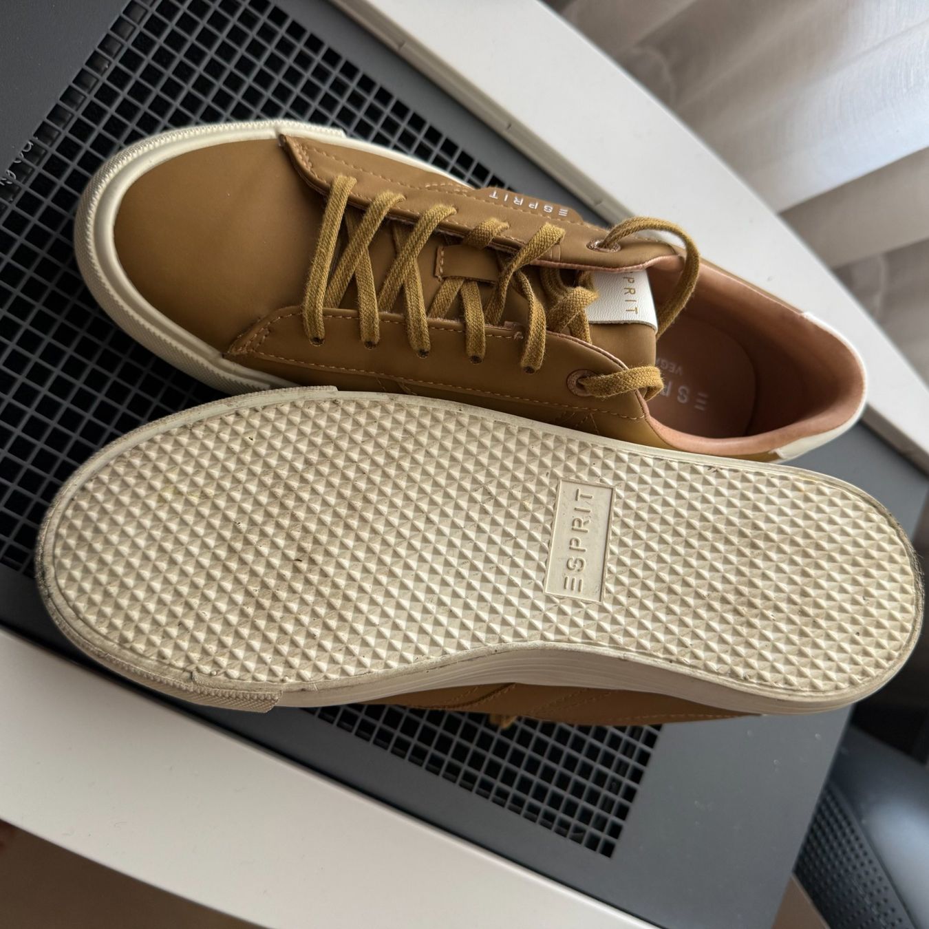 Esprit Scarpe da donna: Esprit Vegan: Sneaker, Camel, Gr. 37 – Usato da Riedholz venduto da han_fy6l 2